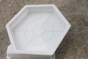 六棱塊護(hù)坡塑料模具什么材質(zhì)的好？