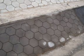 實心護坡塑料模具和空心護坡塑料模具分別用在哪里？