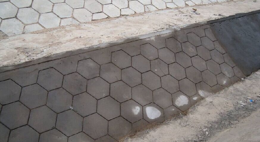 實心護坡塑料模具和空心護坡塑料模具分別用在哪里？