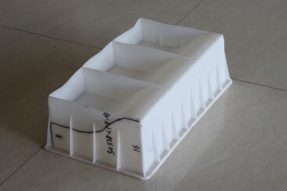 使用混凝土路側(cè)石塑料模具澆筑路側(cè)石過程中能否確定水泥混凝土配比？